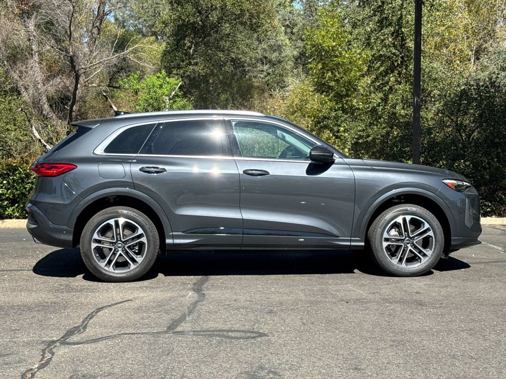 Certified 2025 Audi Q5 Premium AWD/4WD image 4