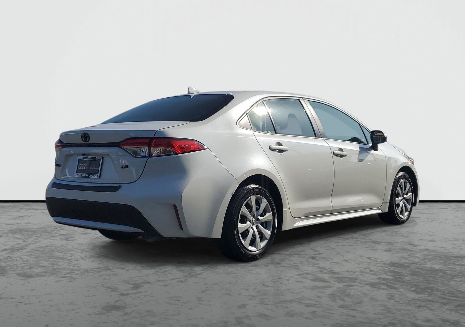 Used 2021 Toyota Corolla LE w/ Carpet Mat Package (TMS) image 4