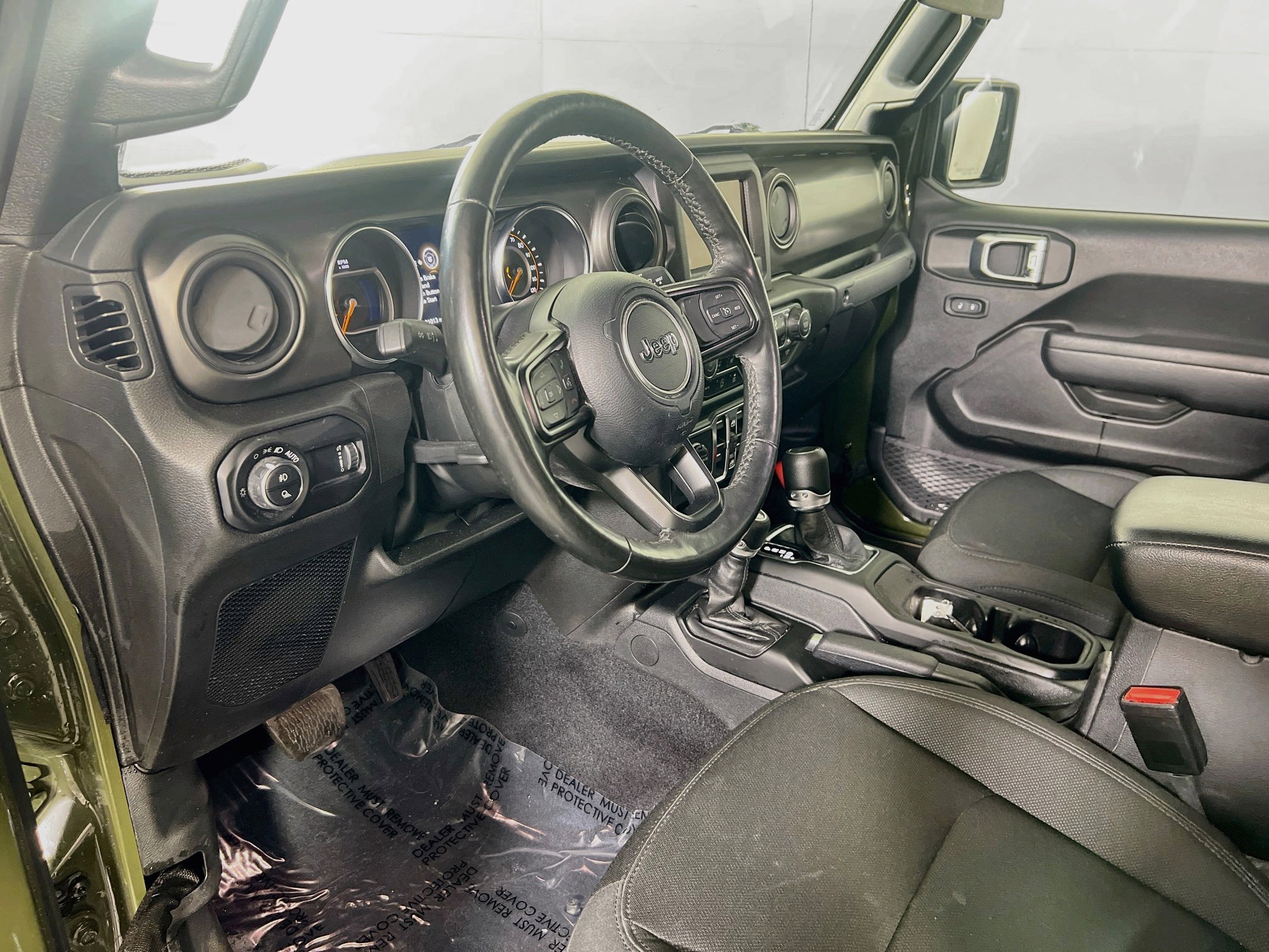 Used 2023 Jeep Gladiator Willys AWD/4WD image 9