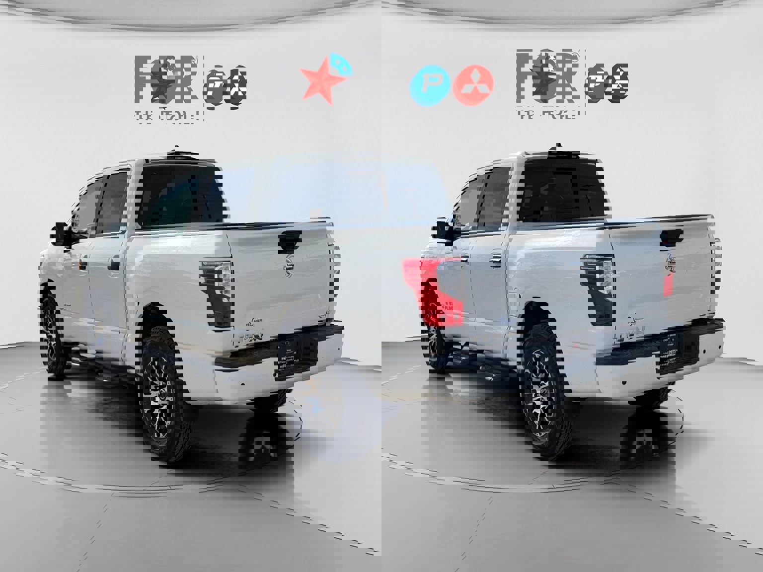 Used 2022 Nissan Titan SV w/ SV Convenience Package image 3