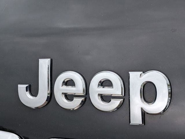 Certified 2019 Jeep Cherokee Latitude Plus w/ Cold Weather Group AWD/4WD image 9