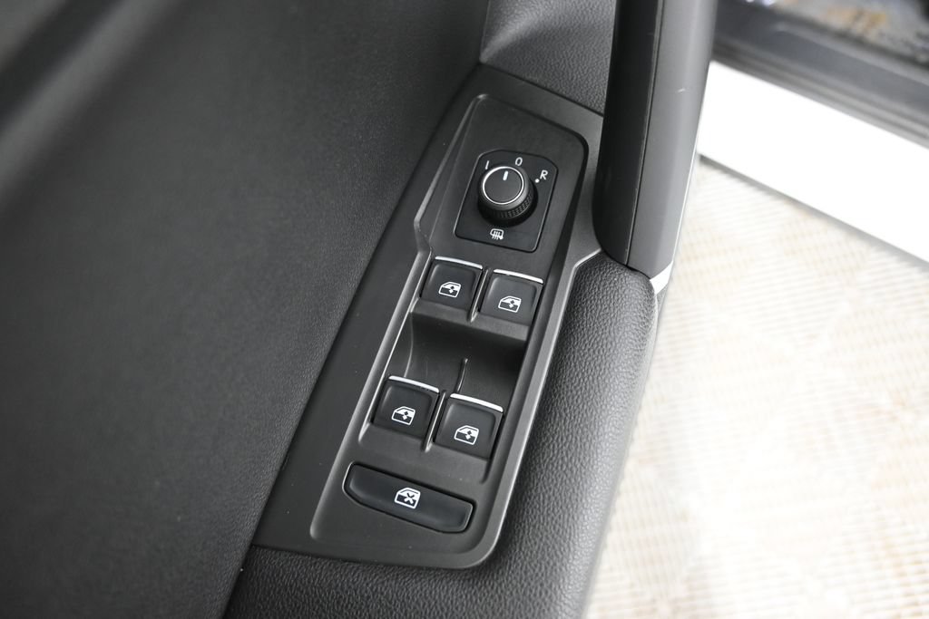 Used 2020 Volkswagen Tiguan SEL AWD/4WD image 19