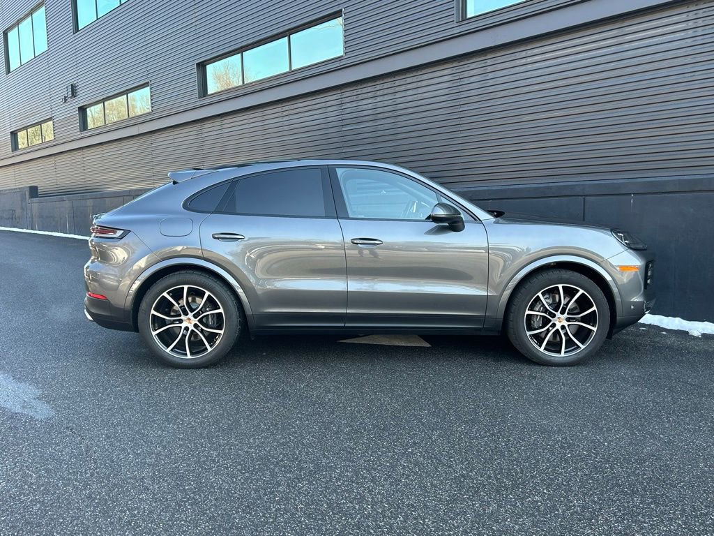 Certified 2025 Porsche Cayenne Coupe image 11