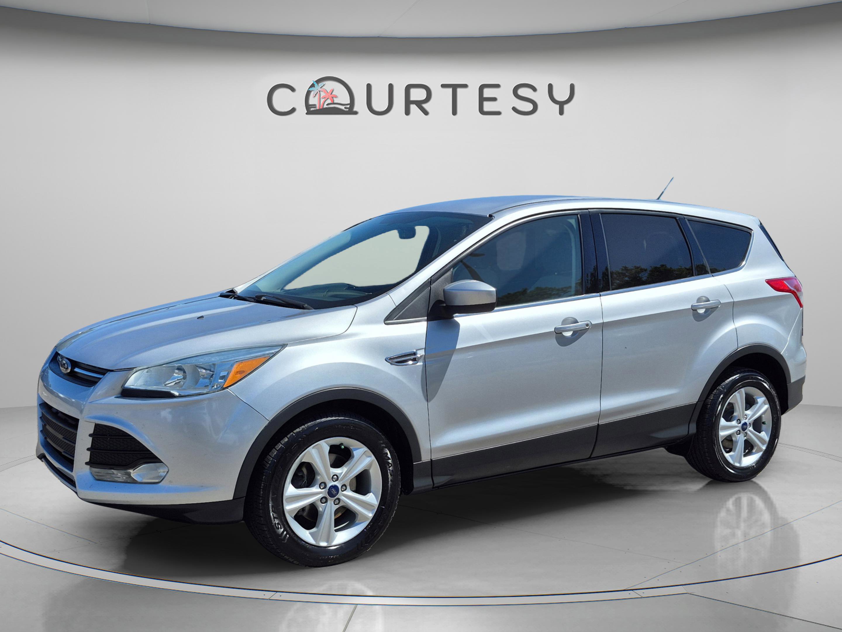 Used 2015 Ford Escape SE FWD image 1