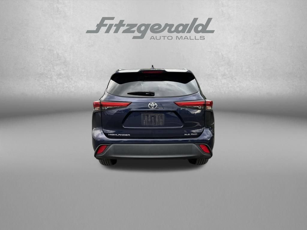 Used 2022 Toyota Highlander XLE AWD/4WD image 7