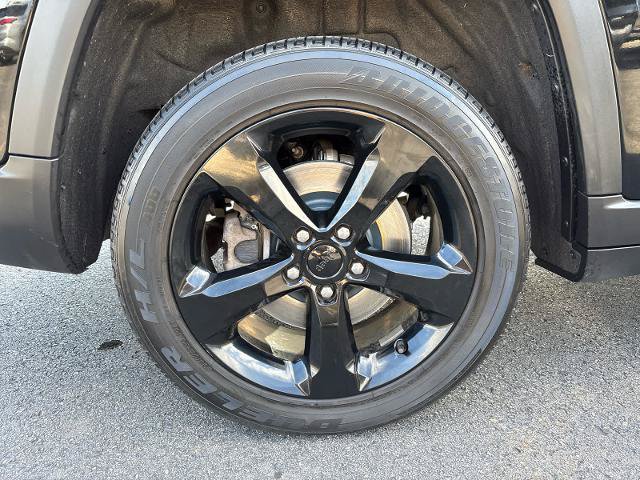 Used 2023 Jeep Grand Cherokee L Laredo AWD/4WD image 14