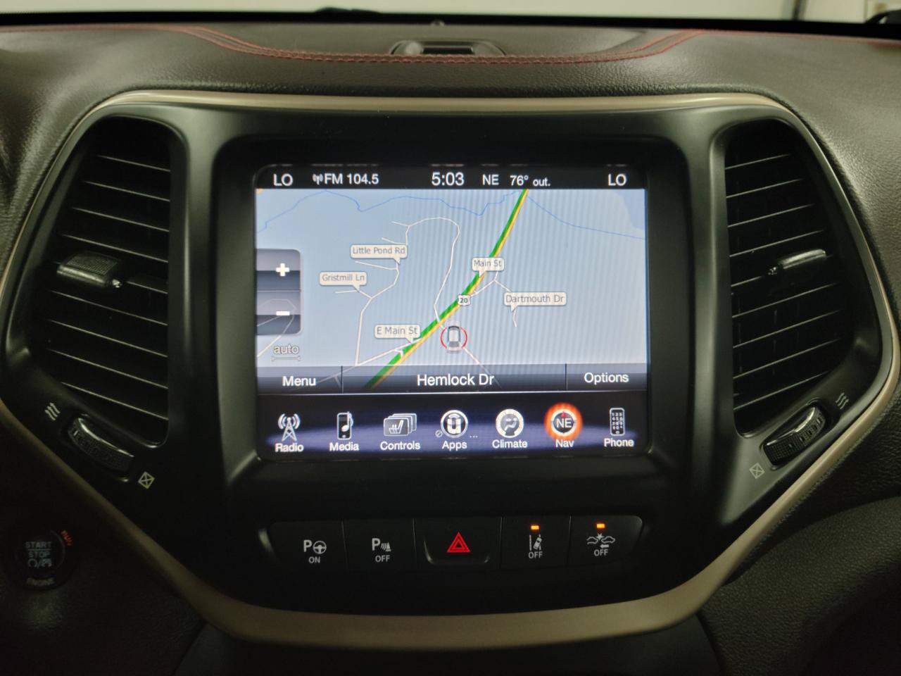 Used 2016 Jeep Cherokee Trailhawk w/ Comfort/Convenience Group AWD/4WD image 18