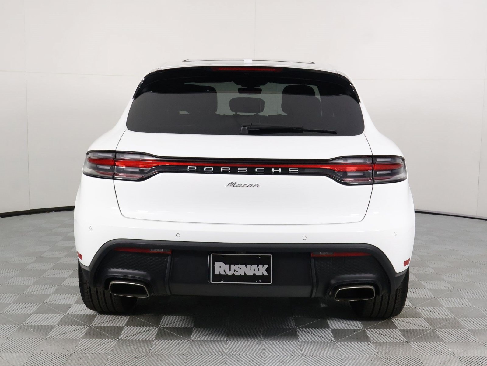 Certified 2026 Porsche Macan AWD/4WD image 6