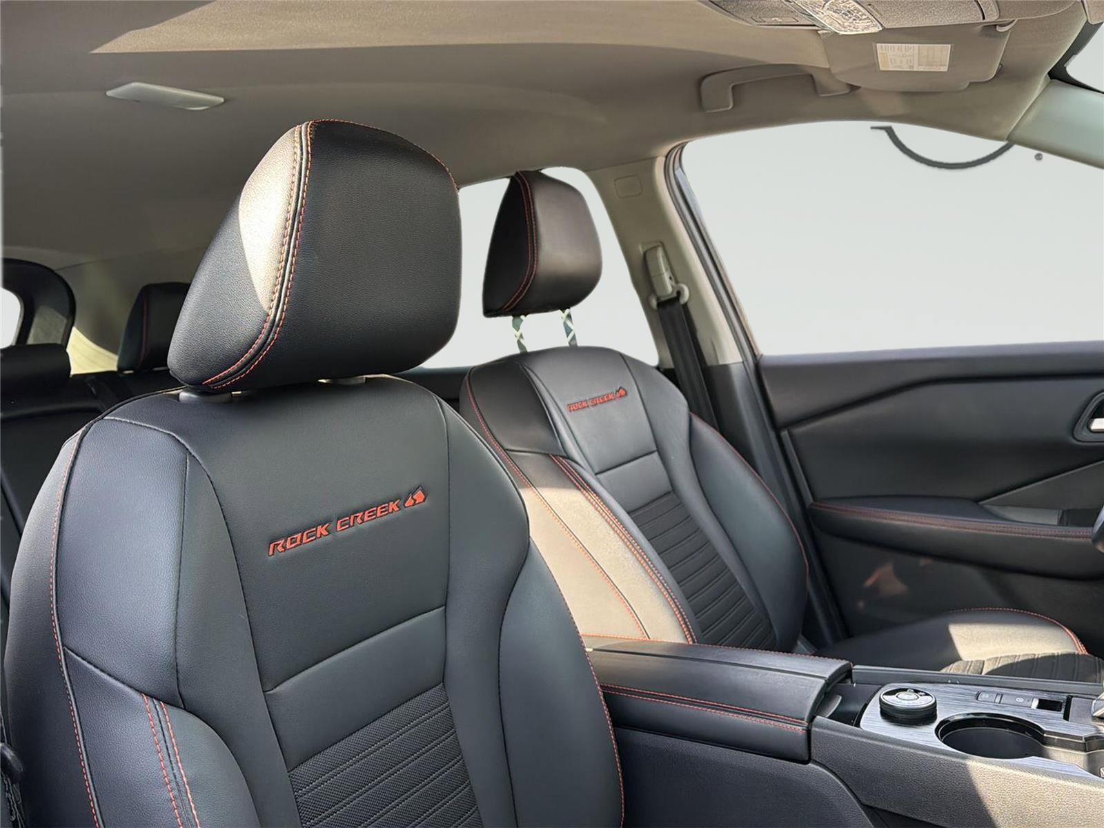 Used 2025 Nissan Rogue SV image 35