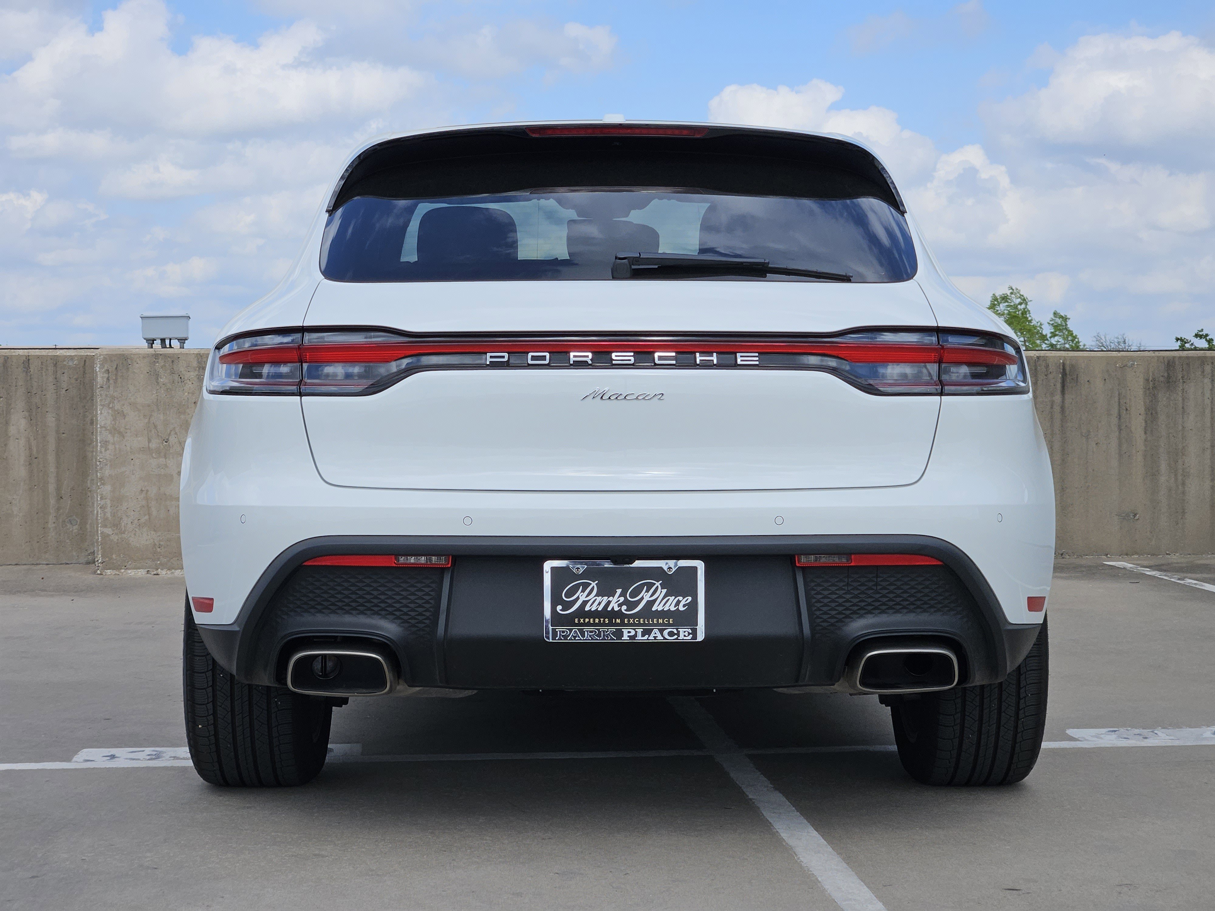 Certified 2025 Porsche Macan image 7