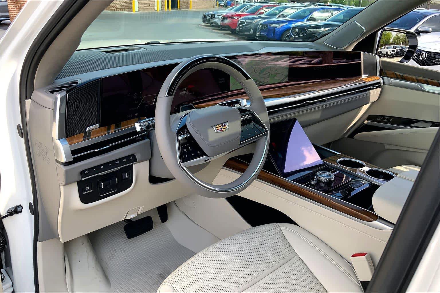 Used 2025 Cadillac Escalade Sport Platinum w/ LPO, ONYX Package AWD/4WD image 18