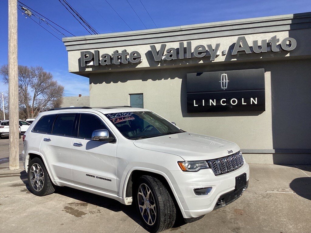 Used 2020 Jeep Grand Cherokee Overland AWD/4WD image 3