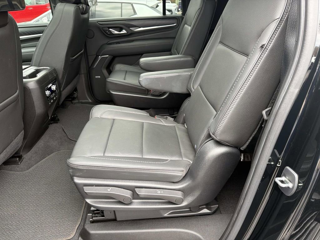 Used 2021 GMC Yukon XL Denali w/ Denali Premium Package image 17