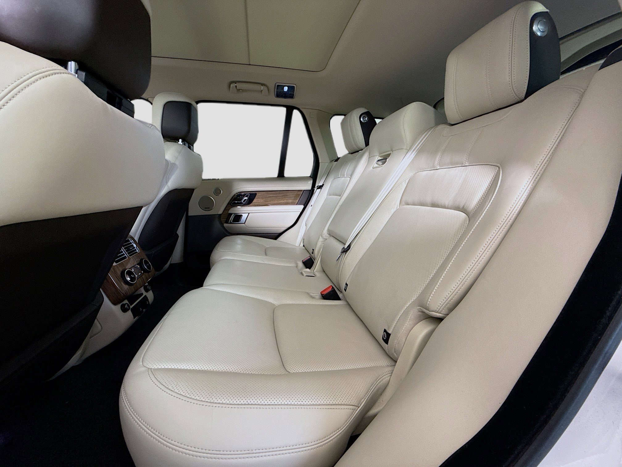 Used 2020 Land Rover Range Rover HSE image 25