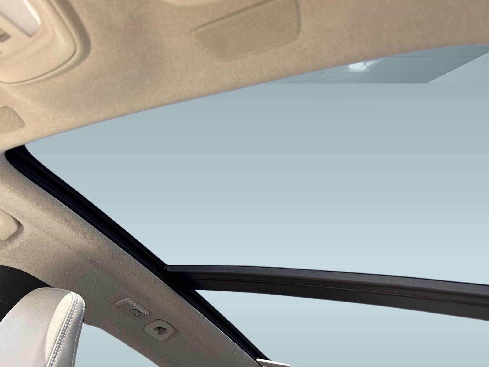 Certified 2024 Volvo XC40 B5 Plus w/ Protection Package Premier image 14