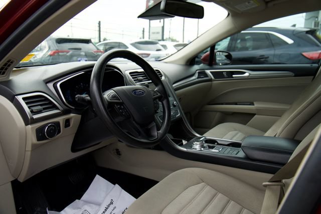 Used 2019 Ford Fusion SE FWD image 14