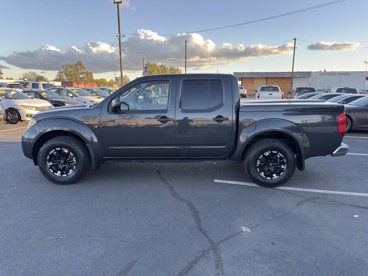 Used 2012 Nissan Frontier SV w/ SV Premium Utility Pkg AWD/4WD image 6