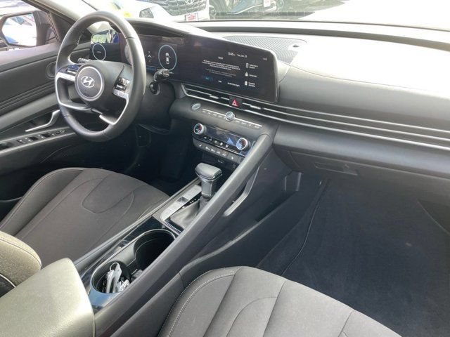 Used 2023 Hyundai Elantra Limited FWD image 8