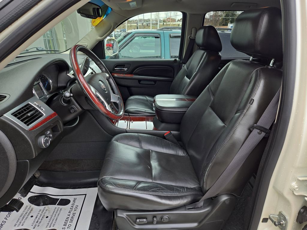 Used 2010 Cadillac Escalade AWD image 14