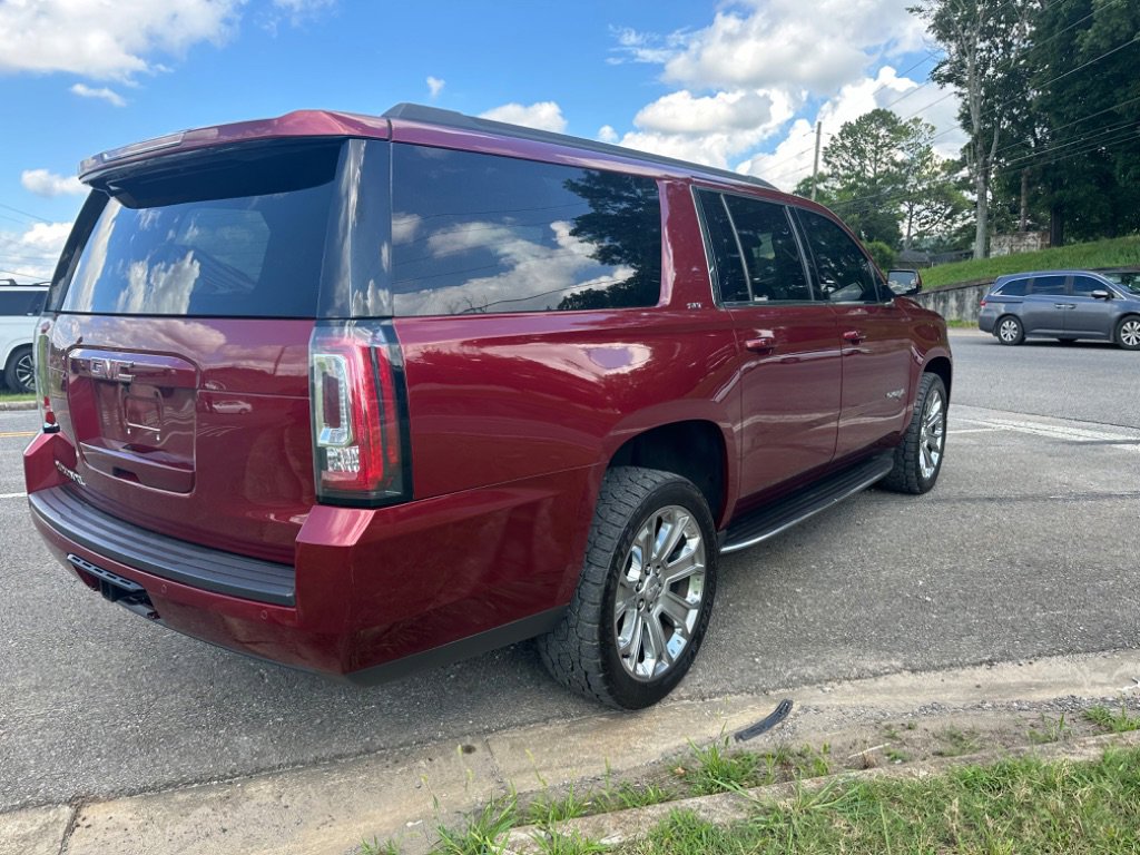 Used 2017 GMC Yukon XL SLT image 3
