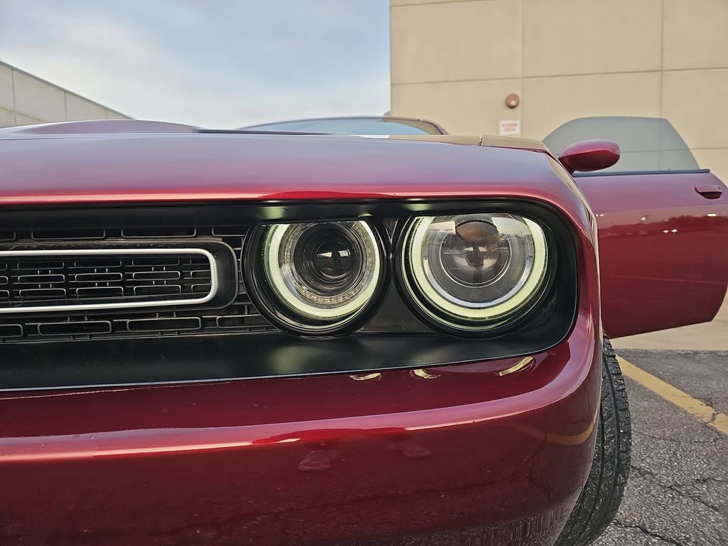 Used 2019 Dodge Challenger SXT image 31