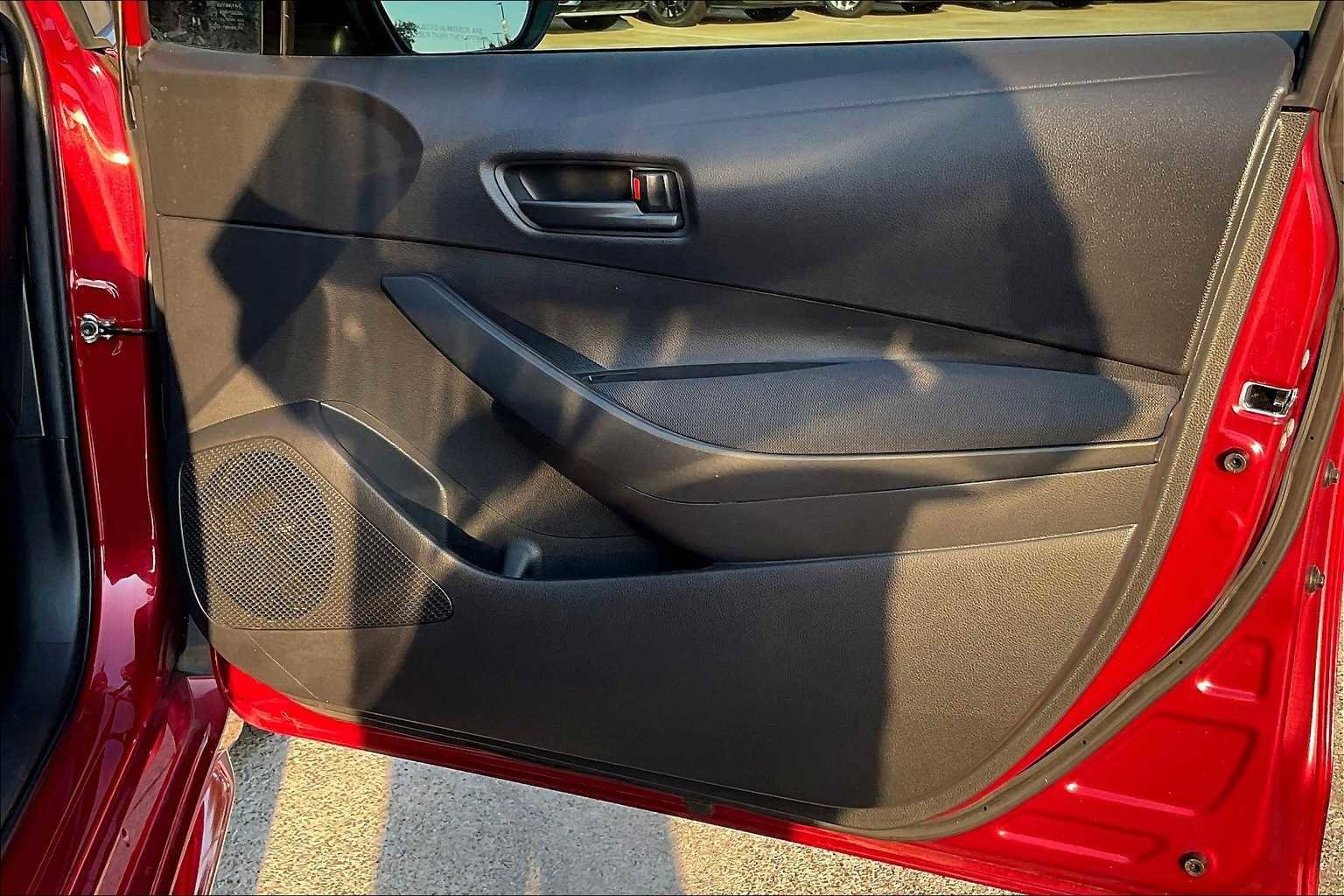 Used 2022 Toyota Corolla LE image 28