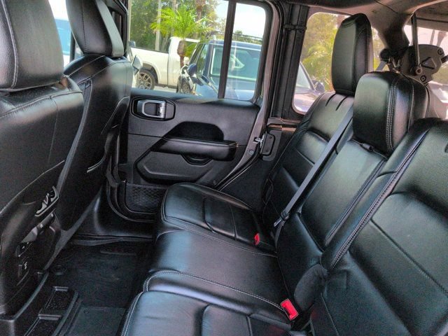 Used 2019 Jeep Wrangler Unlimited Sahara w/ Dual Top Group AWD/4WD image 14