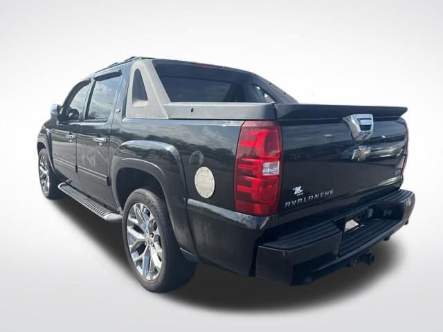 Used 2011 Chevrolet Avalanche LT video 3