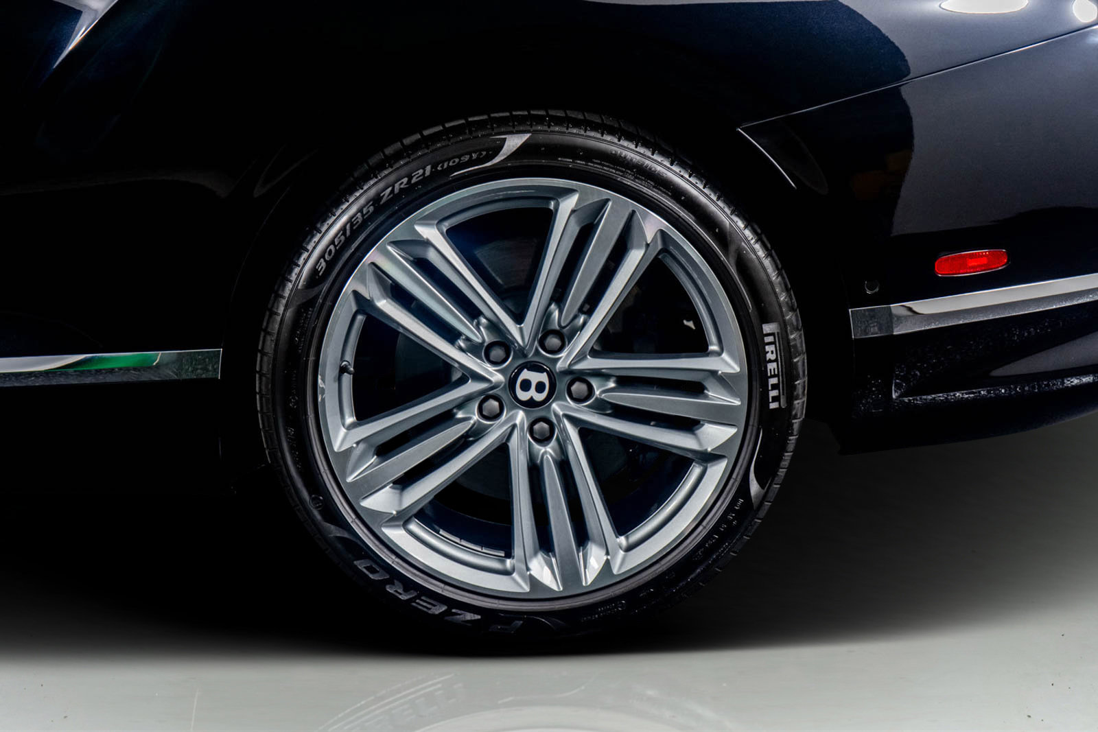 Used 2023 Bentley Continental GT V8 image 14