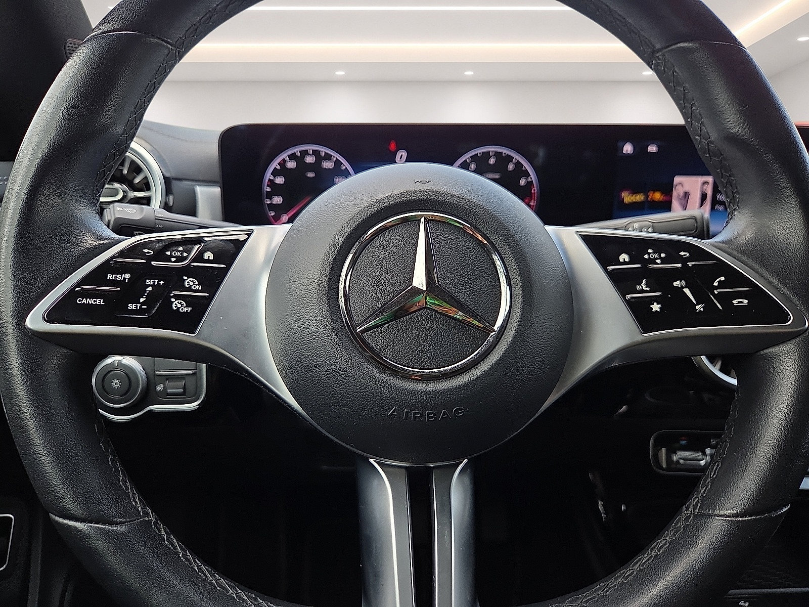 Used 2025 Mercedes-Benz CLA 250 4MATIC image 24