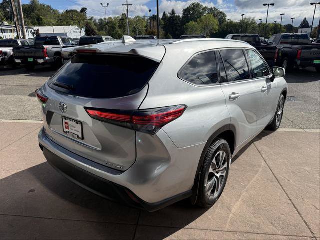 Certified 2021 Toyota Highlander XLE AWD/4WD image 7