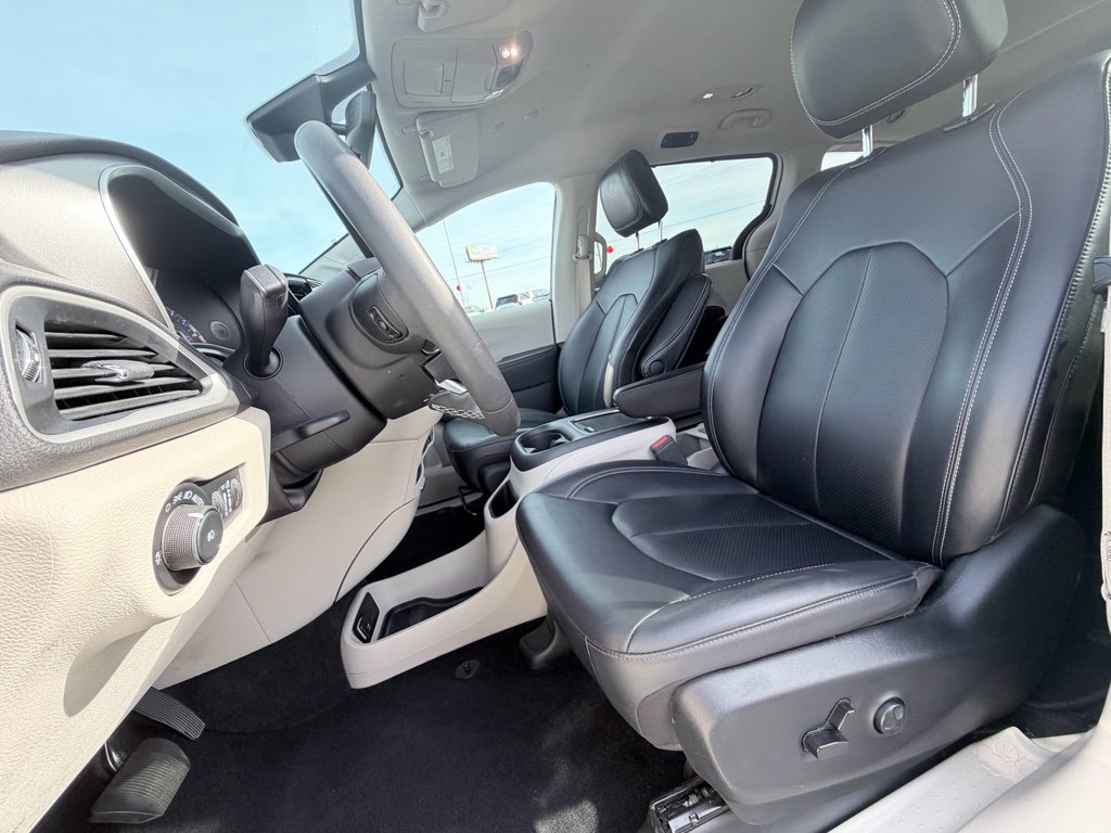 Used 2024 Chrysler Pacifica Touring-L image 20