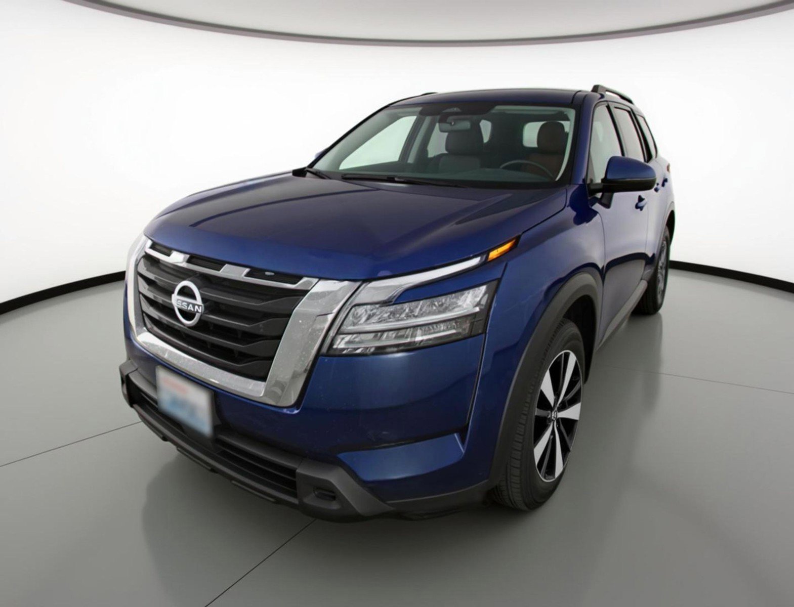 Used 2025 Nissan Pathfinder SV image 3