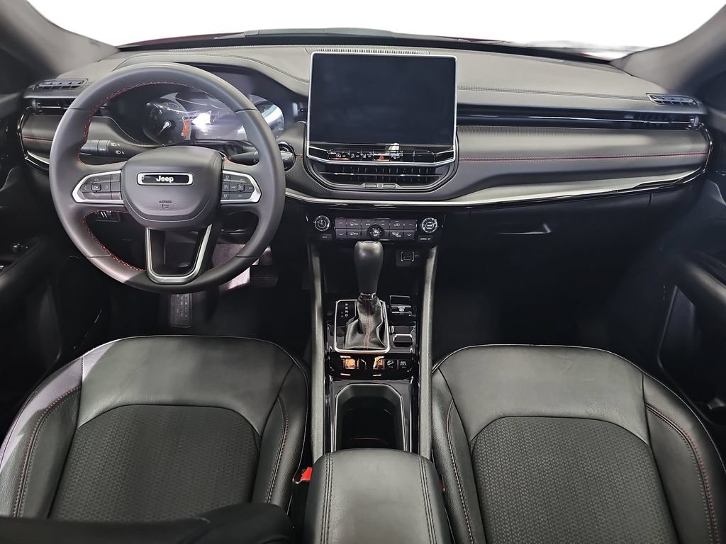 Used 2025 Jeep Compass Trailhawk AWD/4WD image 9