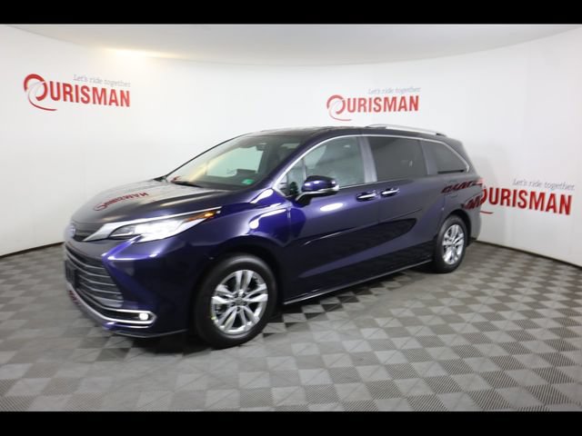 Used 2025 Toyota Sienna Limited AWD/4WD image 5