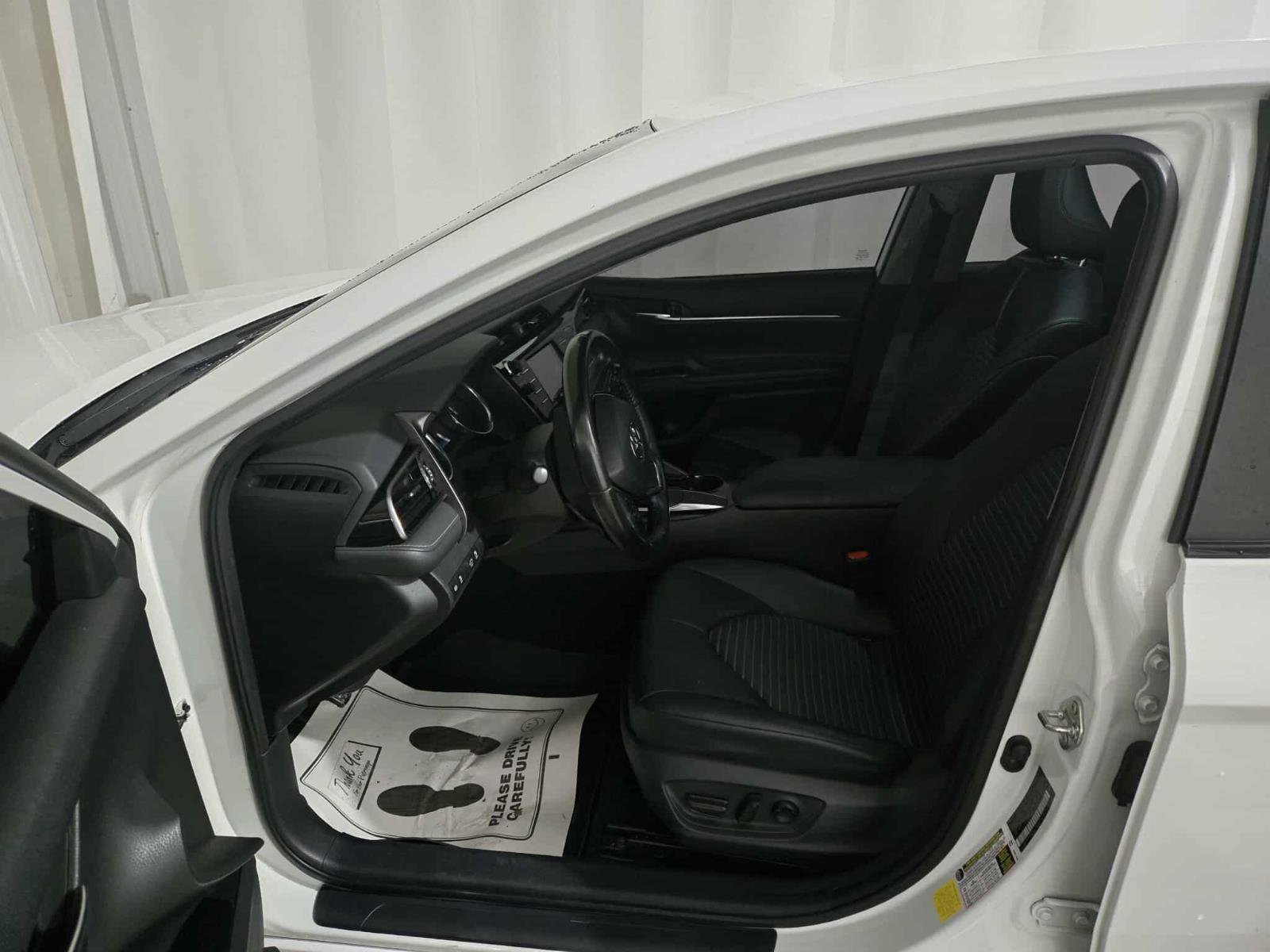Used 2020 Toyota Camry SE image 12