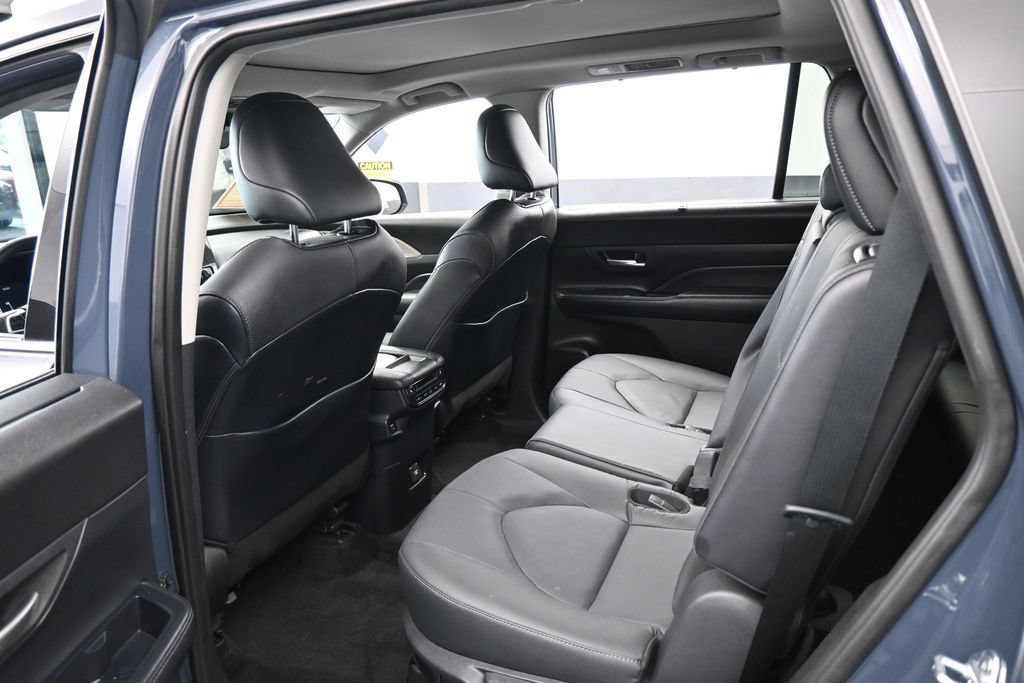 Used 2025 Toyota Grand Highlander FWD image 39