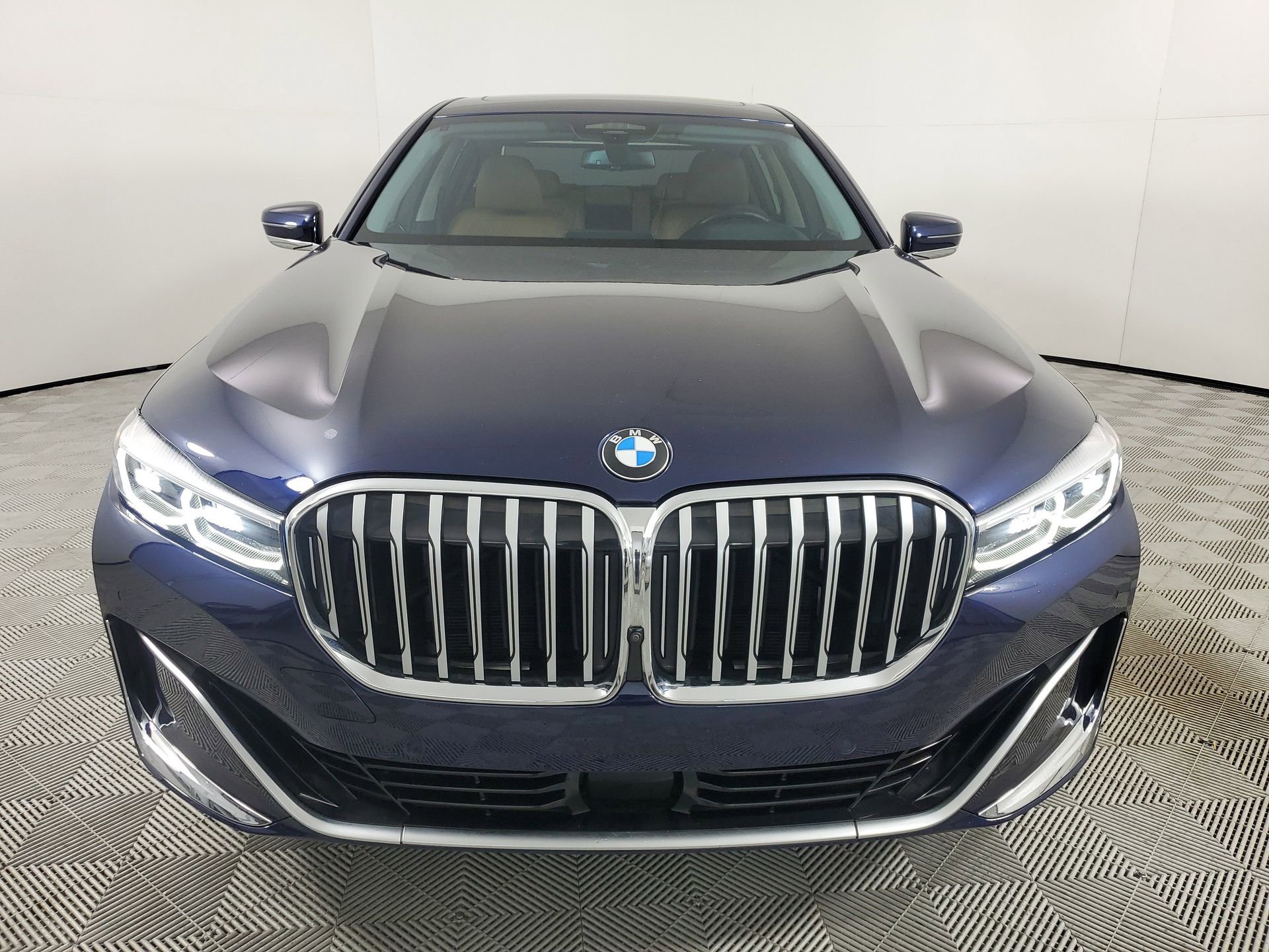 Used 2022 BMW 750i xDrive w/ Executive Package image 3