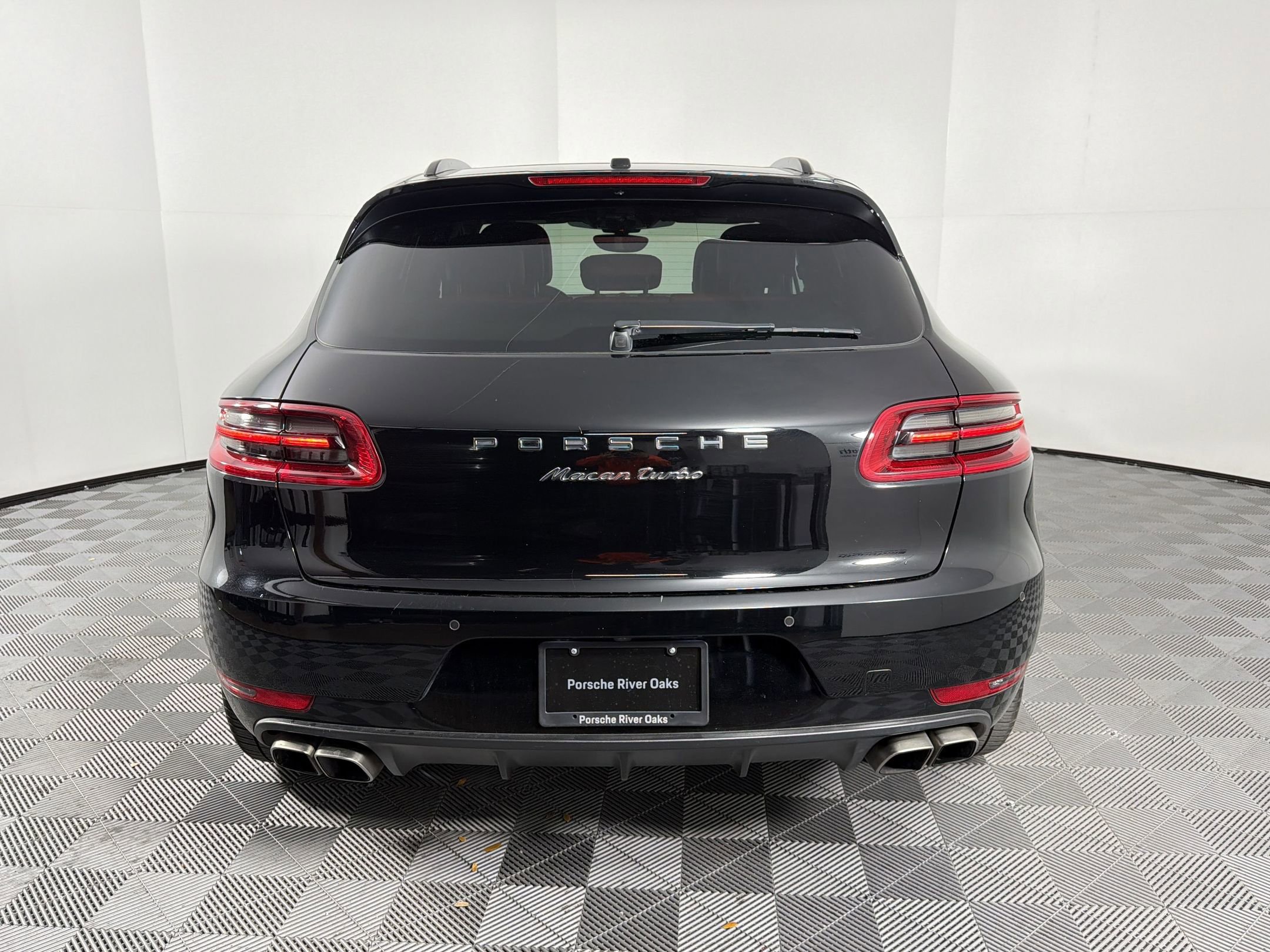 Used 2017 Porsche Macan Turbo AWD/4WD image 10