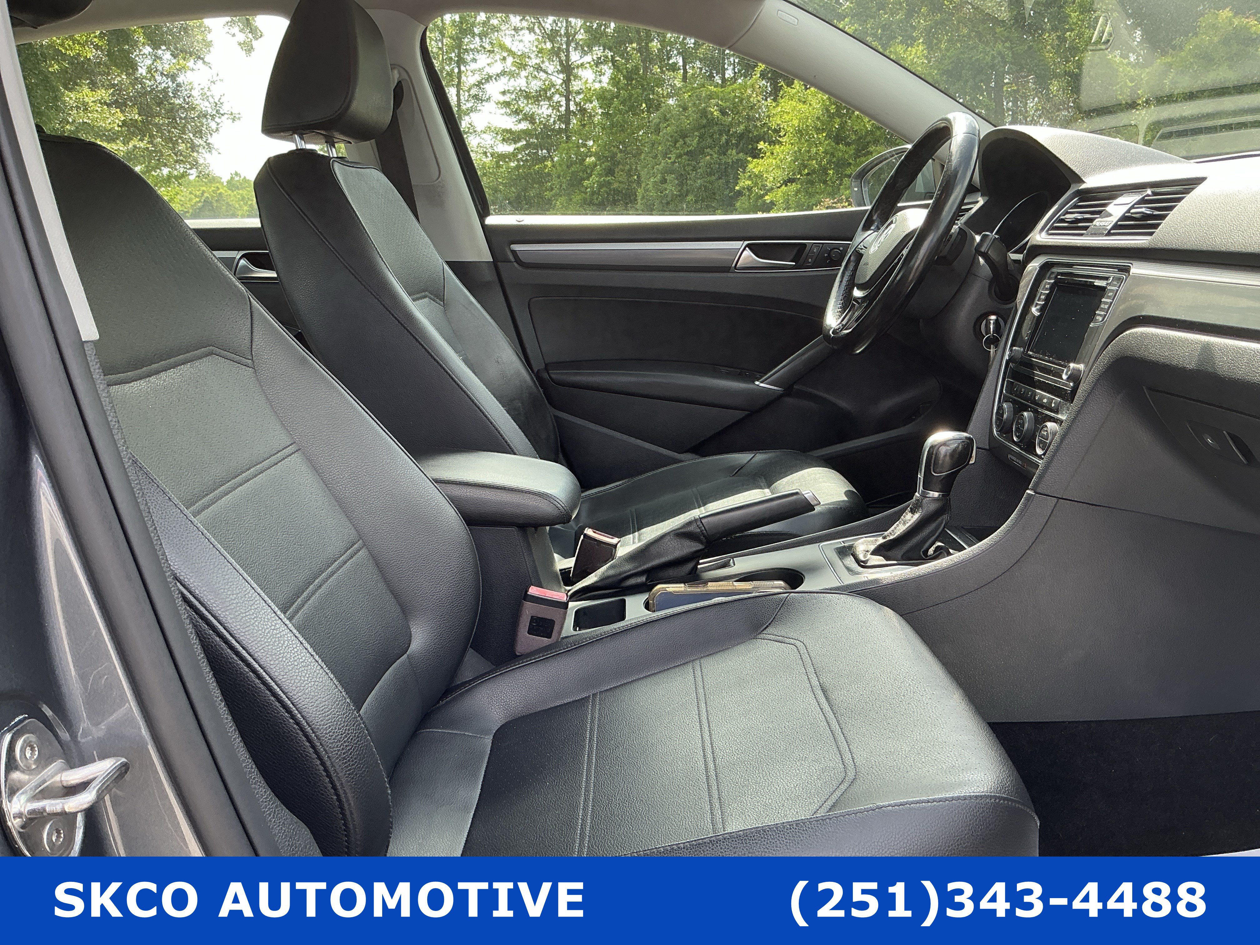 Used 2018 Volkswagen Passat 2.0T R-Line FWD image 13