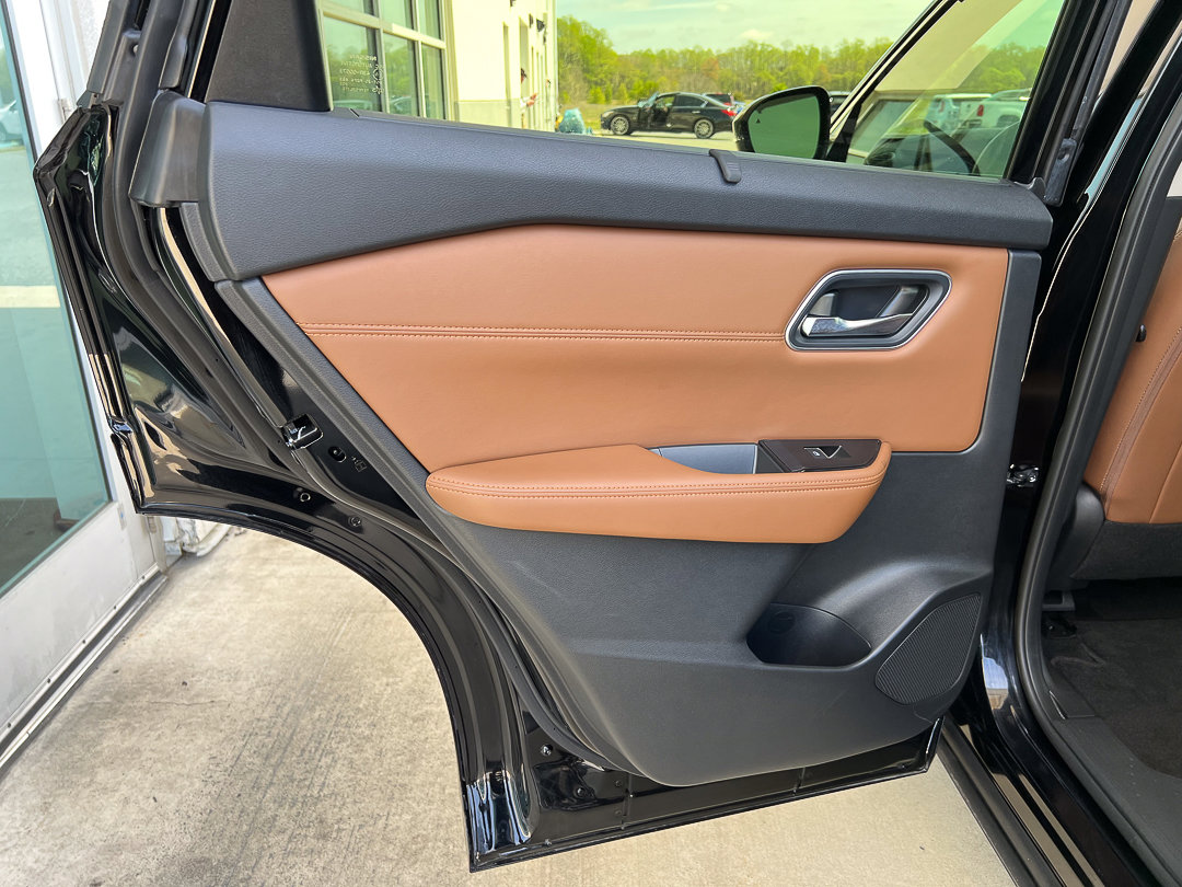 Used 2024 Nissan Rogue Platinum w/ Platinum Premium Package image 27