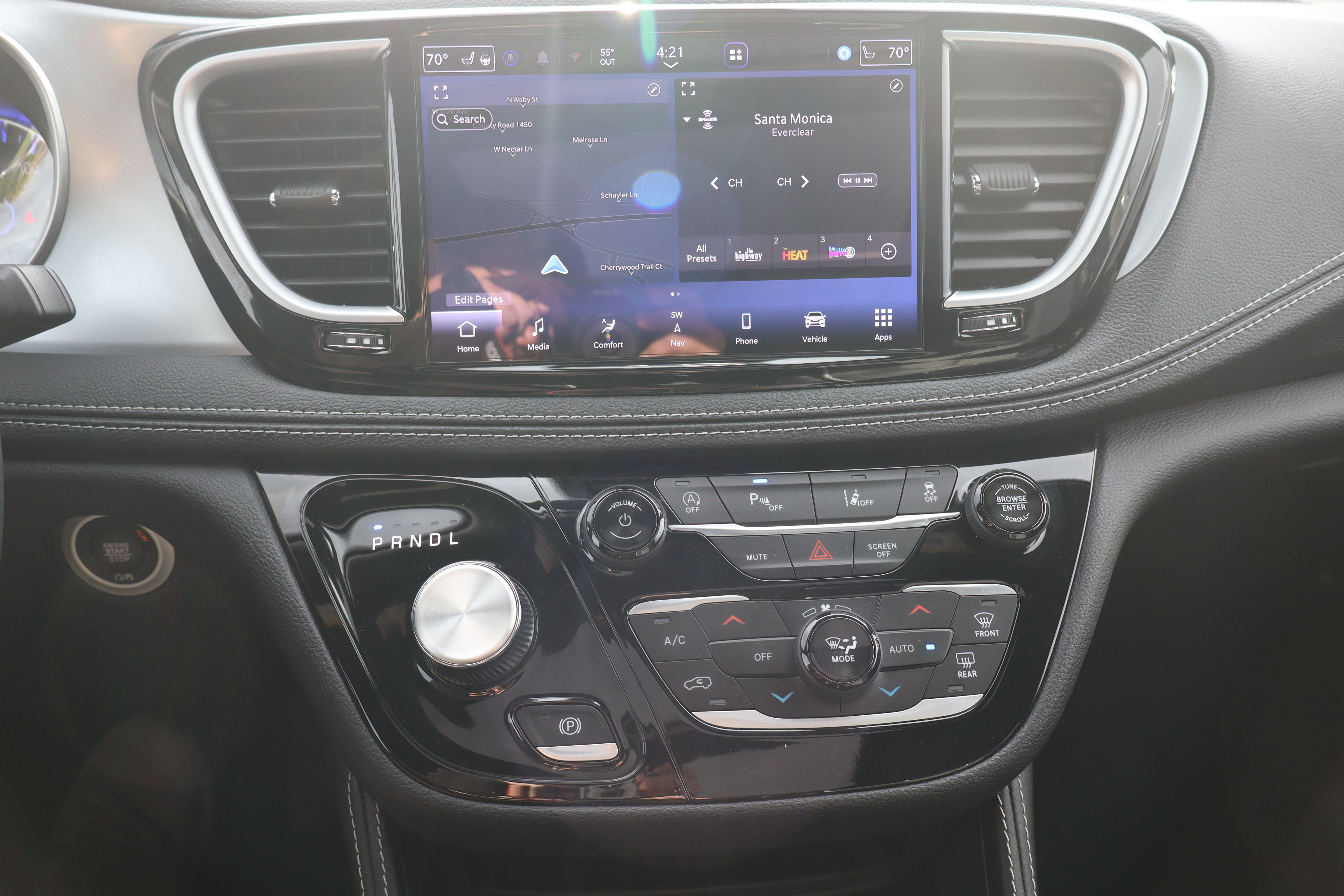 Used 2025 Chrysler Pacifica Limited FWD image 19