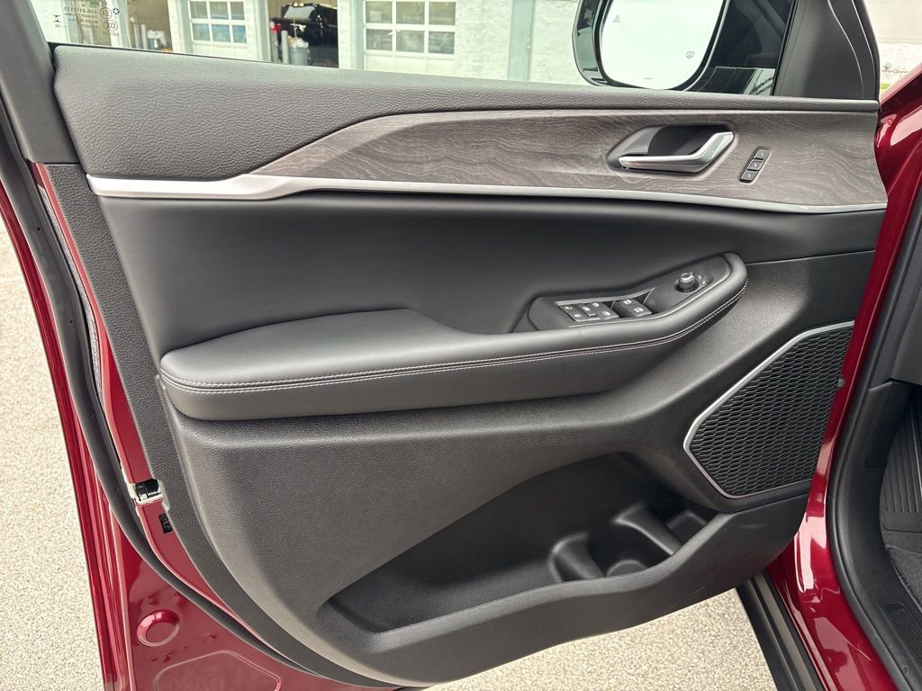 New 2026 Jeep Grand Cherokee L Limited image 8