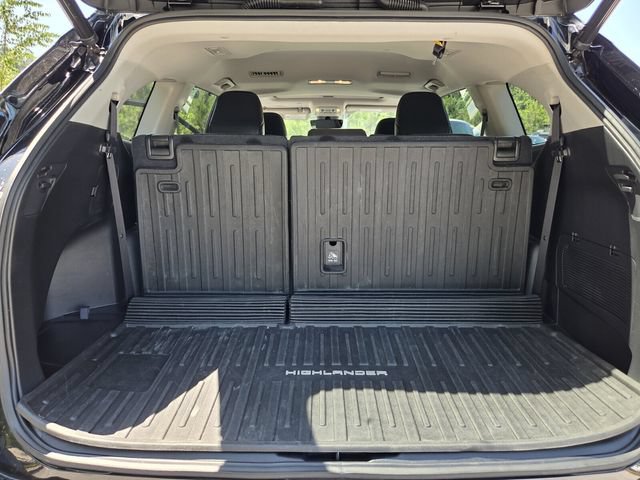 Used 2022 Toyota Highlander XLE AWD/4WD image 36
