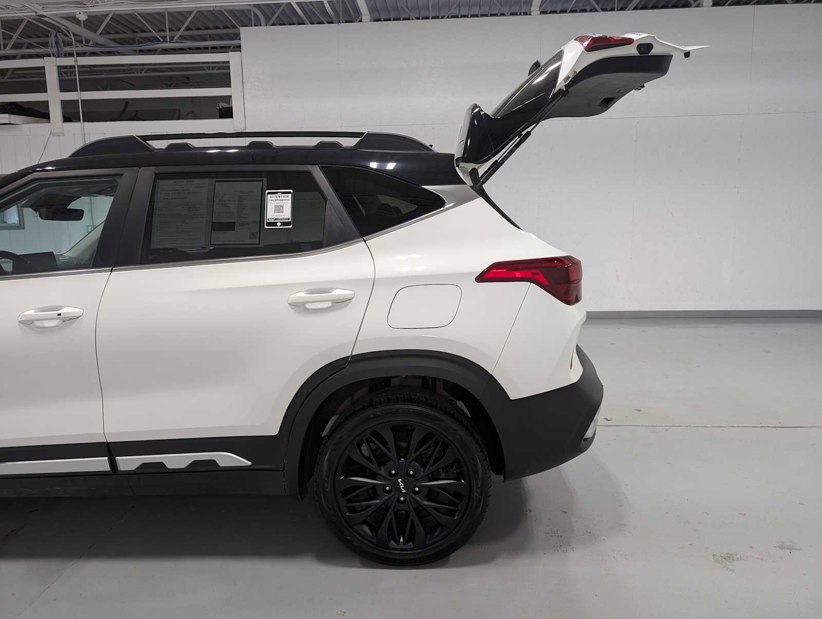 Certified 2022 Kia Seltos Nightfall Edition AWD/4WD image 11