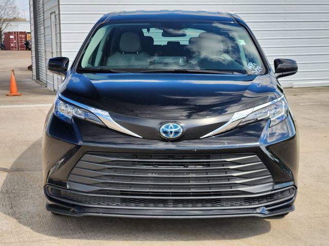 Used 2022 Toyota Sienna LE FWD video 2