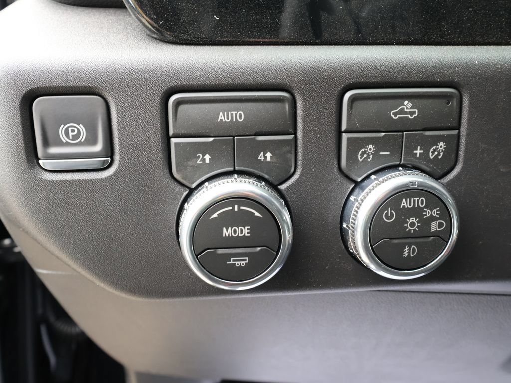 New 2026 GMC Sierra 1500 Elevation w/ LPO, Elevation Black Package AWD/4WD image 12