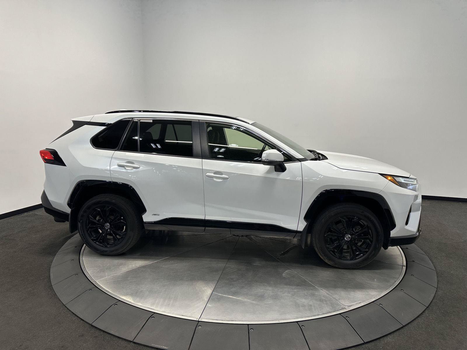 Used 2023 Toyota RAV4 SE w/ Convenience Package AWD/4WD image 8