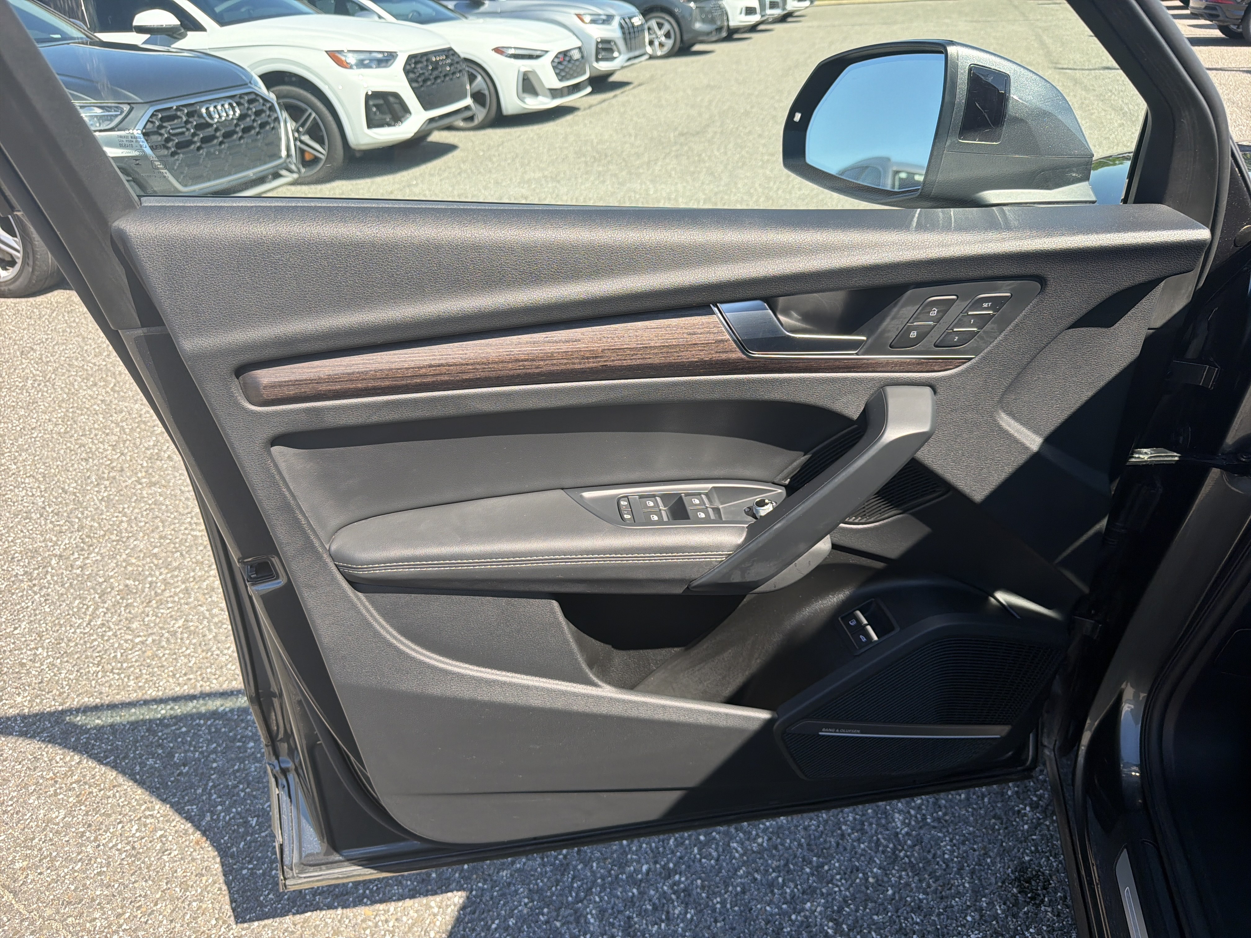 Certified 2025 Audi Q5 e Premium Plus w/ Premium Plus Package AWD/4WD image 5