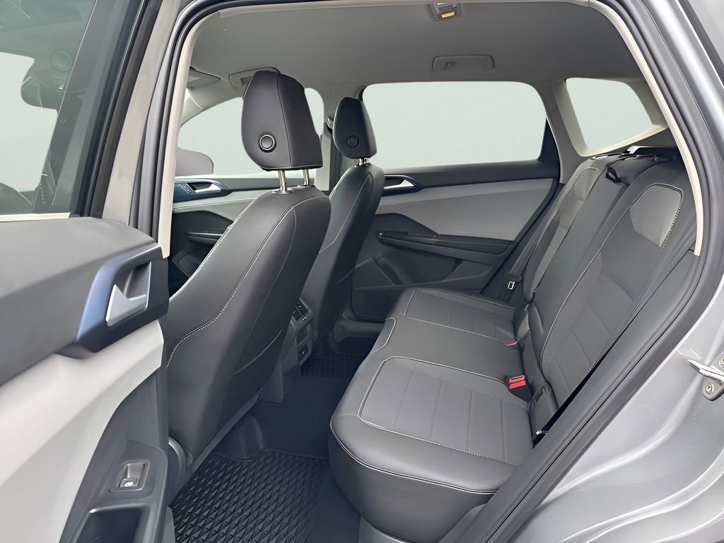 Used 2024 Volkswagen Taos SE image 19